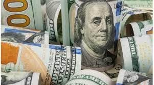 Pese al feriado por los festejos del Mundial, el dólar blue subió $1 y se vende a $326