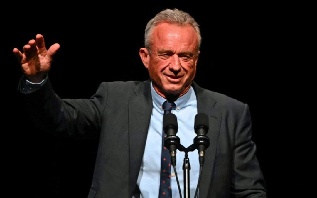 Kennedy pasa la motosierra en el Departamento de Salud y despedirá 10.000 empleados