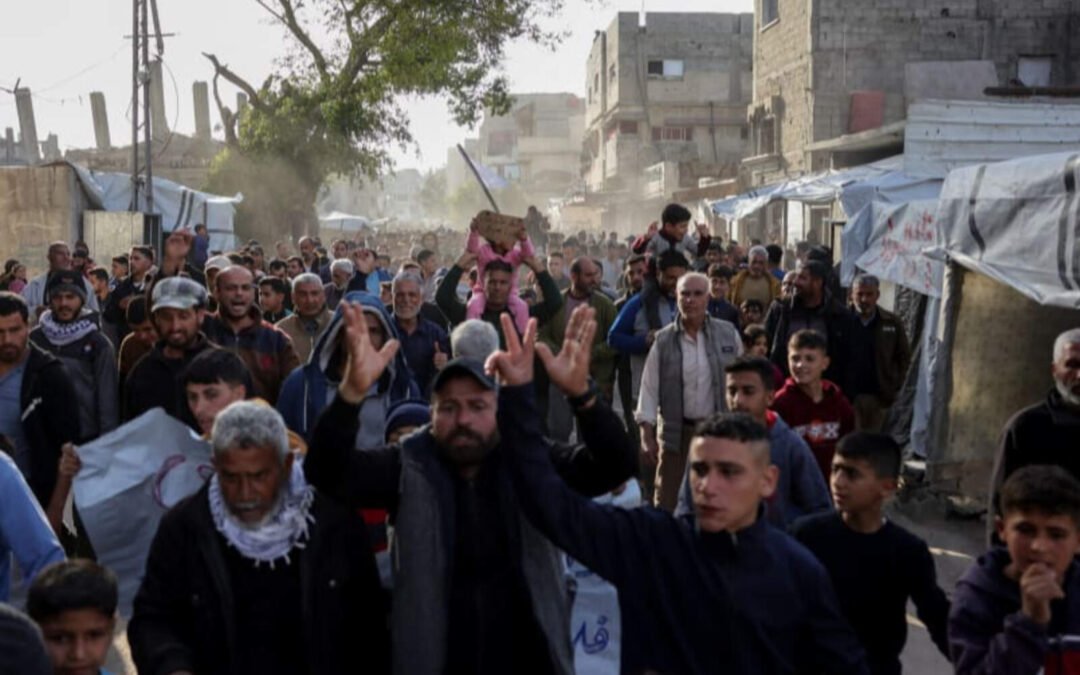 Miles de palestinos marchan contra el grupo terrorista Hamás en la Franja de Gaza