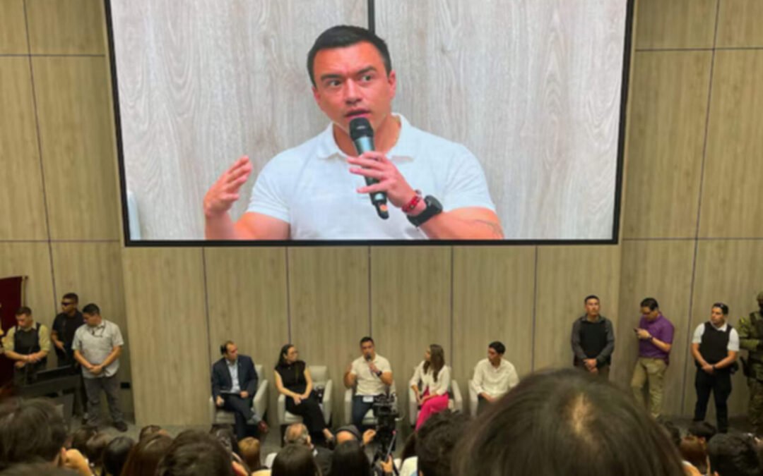 El presidente Noboa prometió un millón de empleos a los jóvenes universitarios