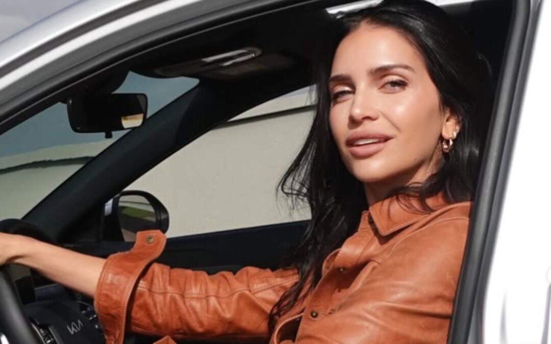 Zaira Nara impone tendencia con un look total denim y las botas estrella del invierno