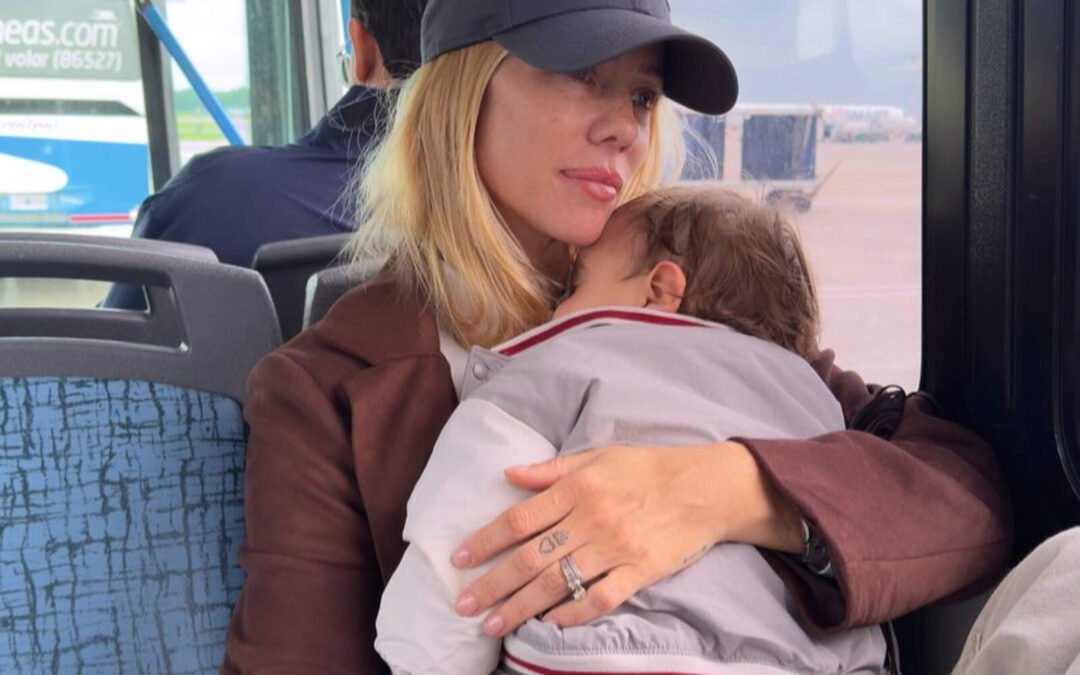 Nicole Neumann sorprendió a un grupo de pasajeros al viajar en colectivo con su hijo