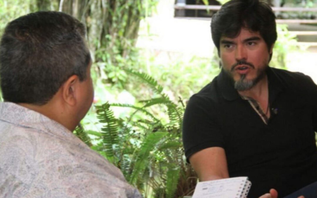 El ministro De La Gasca defendió la dolarización y propuso una nueva Constitución