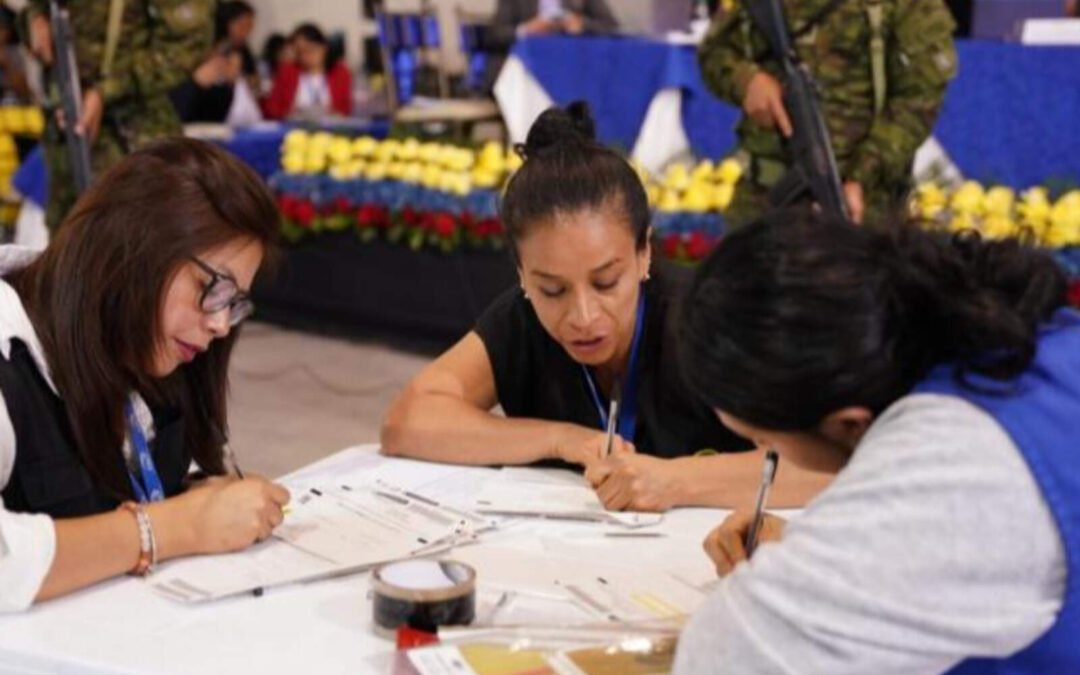 El CNE enfrenta críticas por falta de control en el proceso electoral
