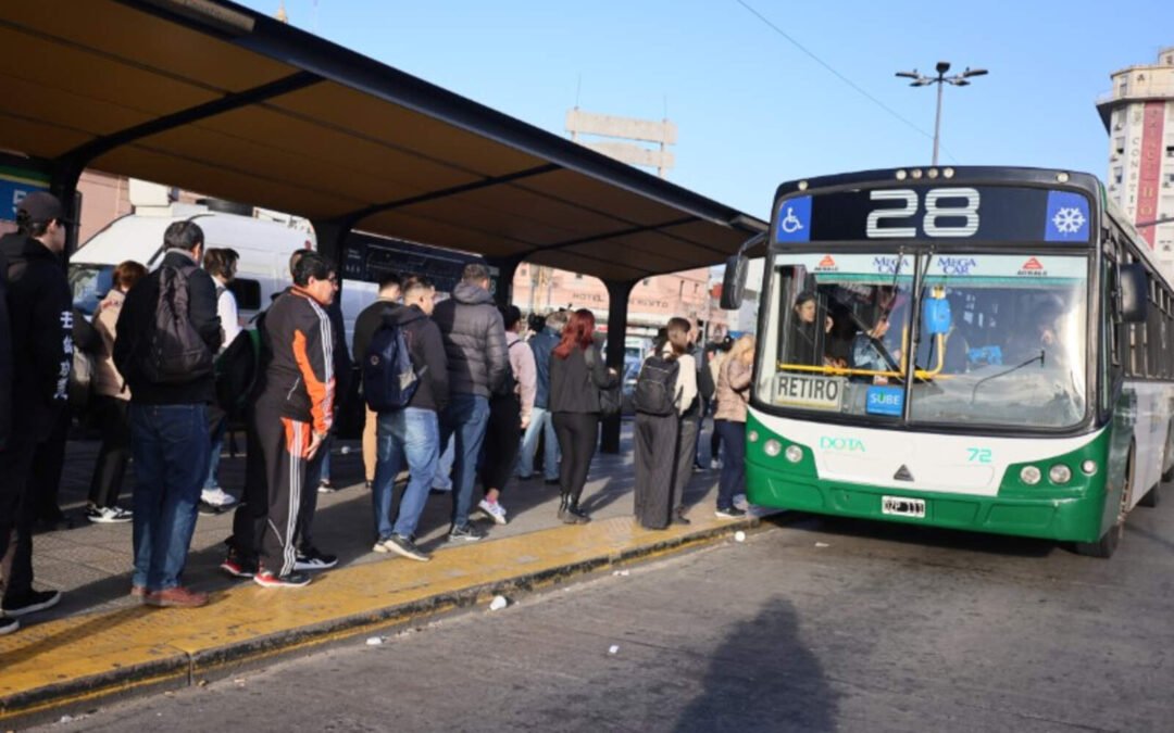 Fracasó el paro de la CGT: negocios abiertos e impacto reducido en todo el país