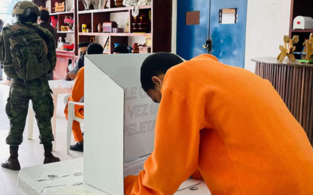 El voto penitenciario marcó el inicio de la segunda vuelta electoral en Ecuador