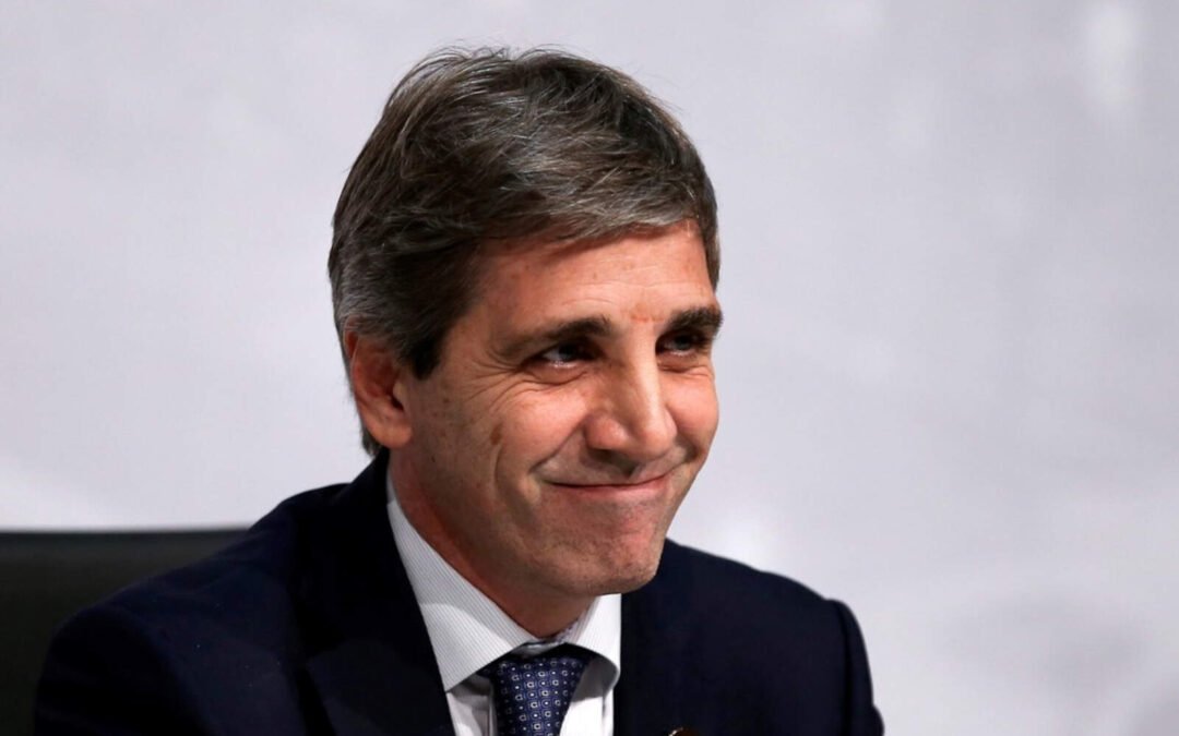 Luis Caputo anunció la eliminación del Certificado de Importación de Bienes Usados