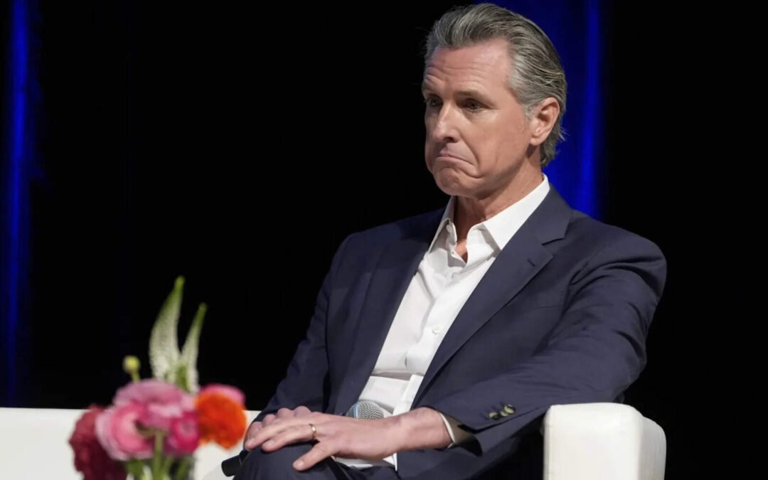 El gobernador demócrata de California firmó un rescate financiero para ilegales