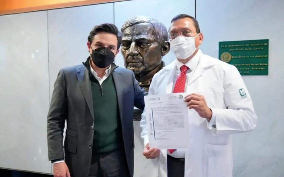 Detienen al delegado del IMSS con 3 mdp y un arma… y lo liberan sin cargos