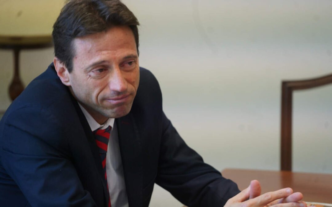 escandalo-en-san-lorenzo:-hacen-camara-oculta-a-marcelo-moretti-tomando-plata-negra