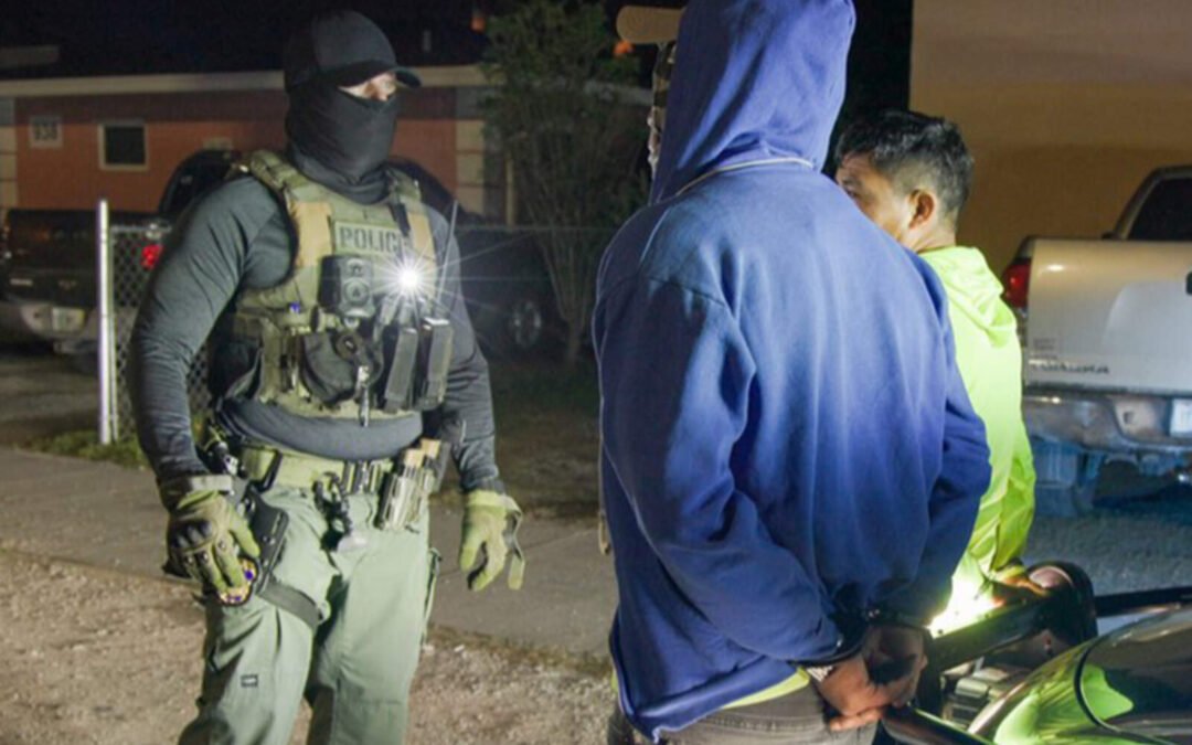 Casi 800 inmigrantes ilegales fueron arrestados en un megaoperativo de ICE en Florida