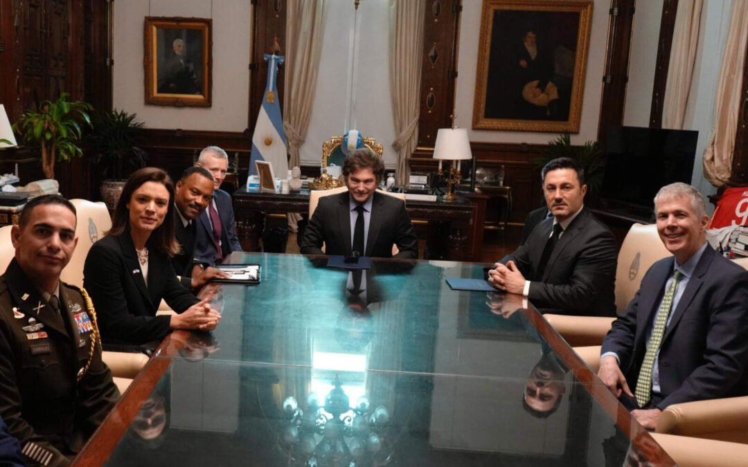 Javier Milei se reunió con el jefe del Comando Sur de Estados Unidos en Casa Rosada