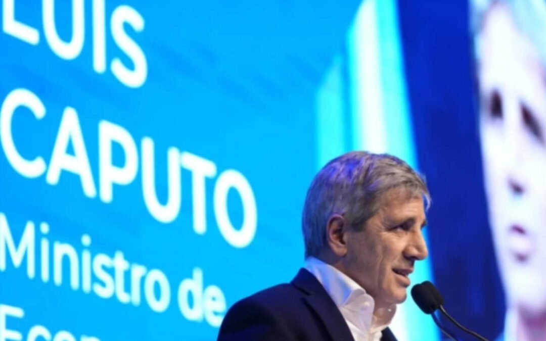 Toto Caputo anticipó que prepara una política clave para fomentar la dolarización