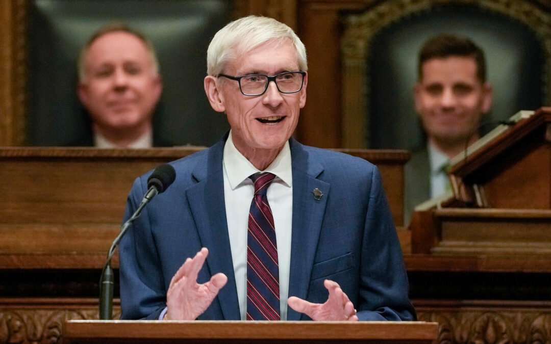 El gobernador demócrata de Wisconsin ordenó que se ayude a los inmigrantes ilegales