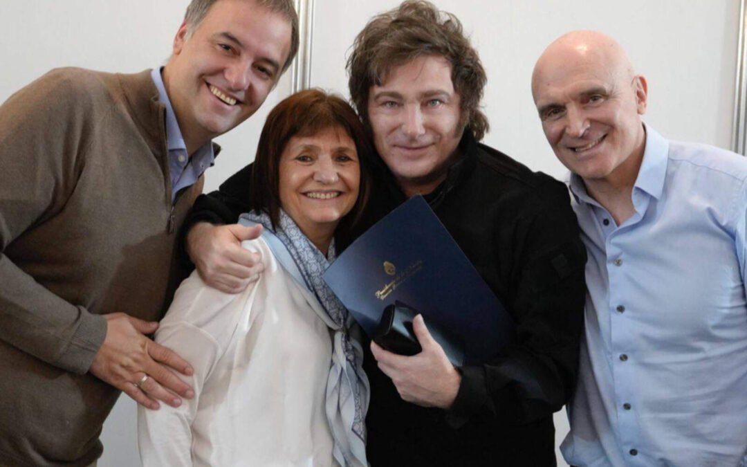 Nueva encuesta: Milei, Bullrich y Adorni son los dirigentes con mejor imagen pública