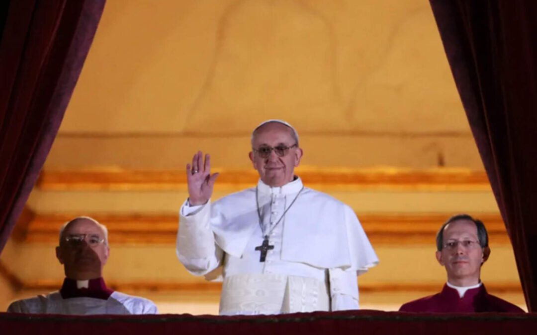 El día que Jorge Bergoglio conmovió al cónclave y se convirtió en el papa Francisco