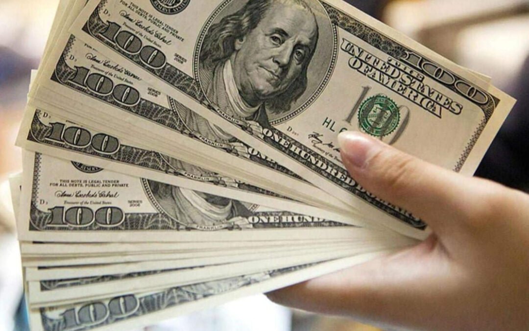 Los depósitos en dólares aumentaron más de 1.100 millones tras la salida del cepo