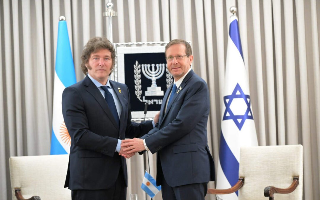 El presidente de Israel se solidarizó con Javier Milei, ante los ataques de la prensa