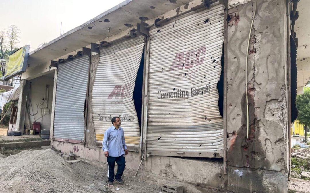 Pakistán lanzó un ataque sobre India, dejó decenas de muertos y la guerra es inminente