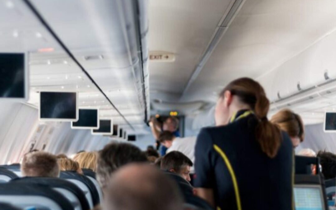 Aerolíneas Argentinas se sigue saneando: echaron a una azafata que faltó 130 días