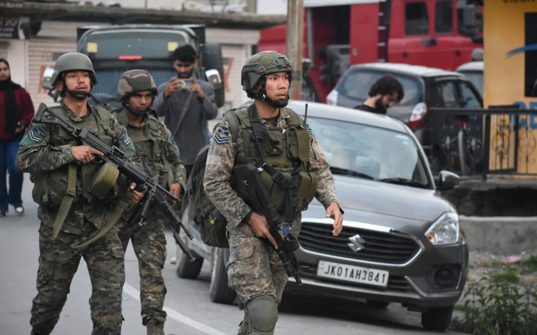 Pakistán bombardeó nuevas posiciones en Kashmir y declaró la guerra a India