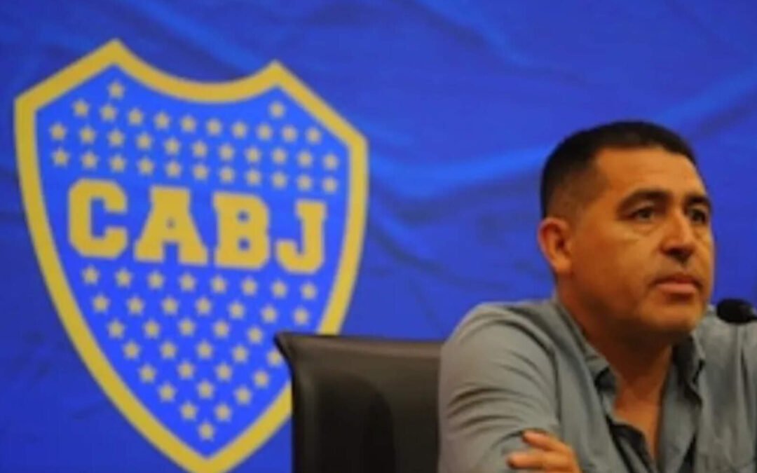 la-interna-de-boca-cada-vez-peor:-aparecen-carteles-contra-dos-funcionarios-xeneizes