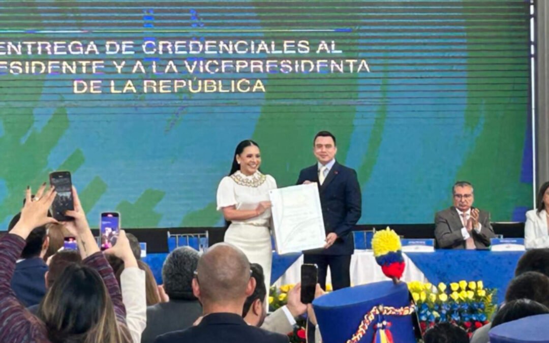 El CNE entregó credenciales al binomio Noboa-Pinto y selló su victoria democrática.