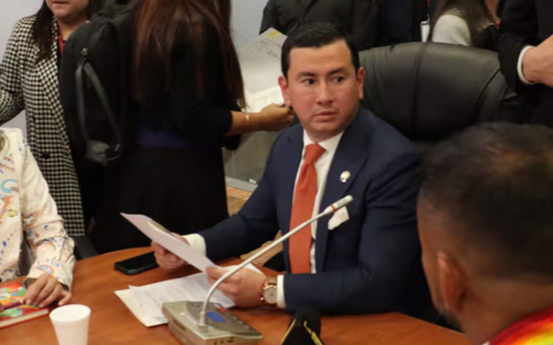 El presidente Noboa suma a Ferdinan Álvarez para liderar la Fiscalización