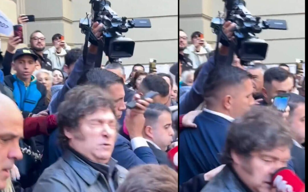 Elecciones CABA: un periodista de C5N le pegó con el micrófono al presidente Milei