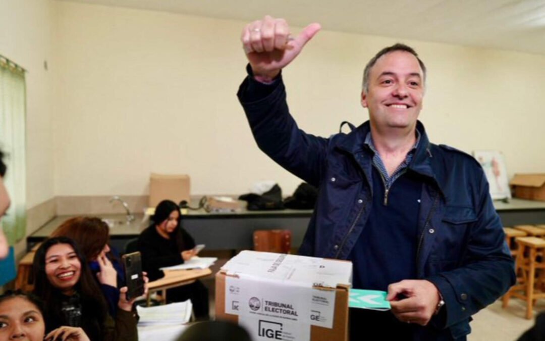 Elecciones CABA: El candidato de Milei, Manuel Adorni, emitió su votó