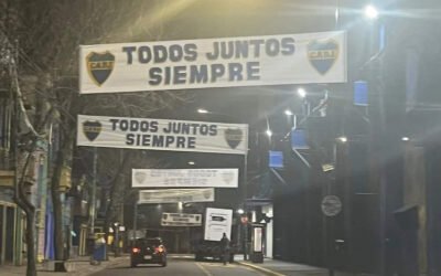 Boca aún más dividido: Aparecieron pasacalles de apoyo en la previa con Independiente