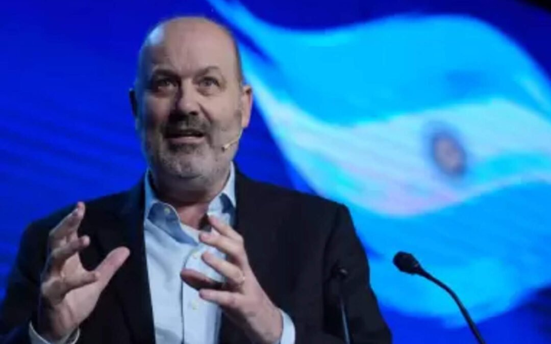 Sturzenegger anuncia cierre de organismos públicos en salud, economía y transporte