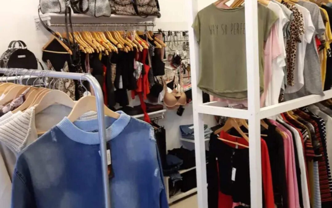 Menger vigila: marcas de ropa bajan precios hasta 40% para competir con importaciones