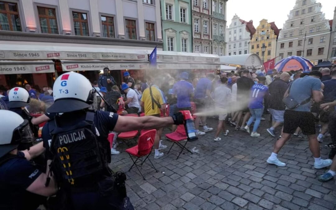 incidentes-y-peleas-entre-los-hinchas-del-chelsea-y-el-betis-en-polonia