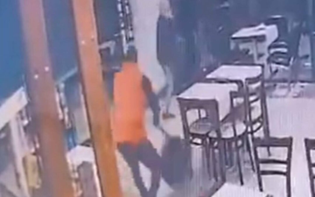 Córdoba: comerciante usó sillas para enfrentar a ladrones armados y frustró un asalto