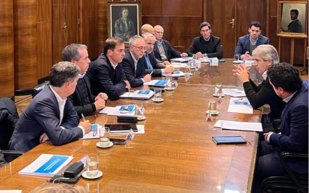 El Gobierno impulsa ventas de autos en dólares y cuotas para dinamizar el sector