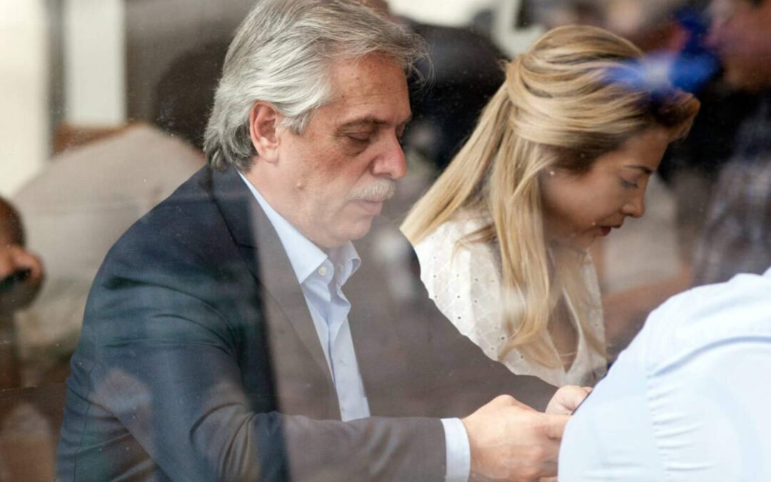 Chats filtrados: Alberto Fernández discutía con Yañez por miedo a la AFIP