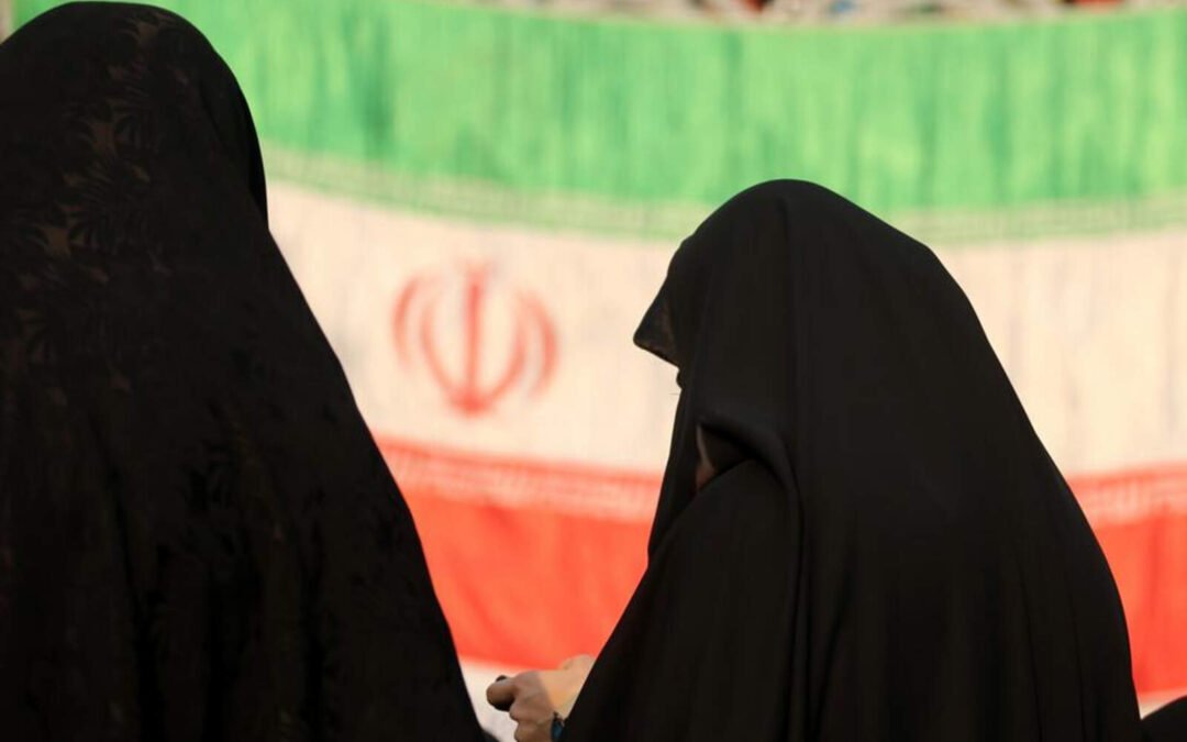 El régimen iraní suspendió la ley que obliga a las mujeres a usar el hiyab