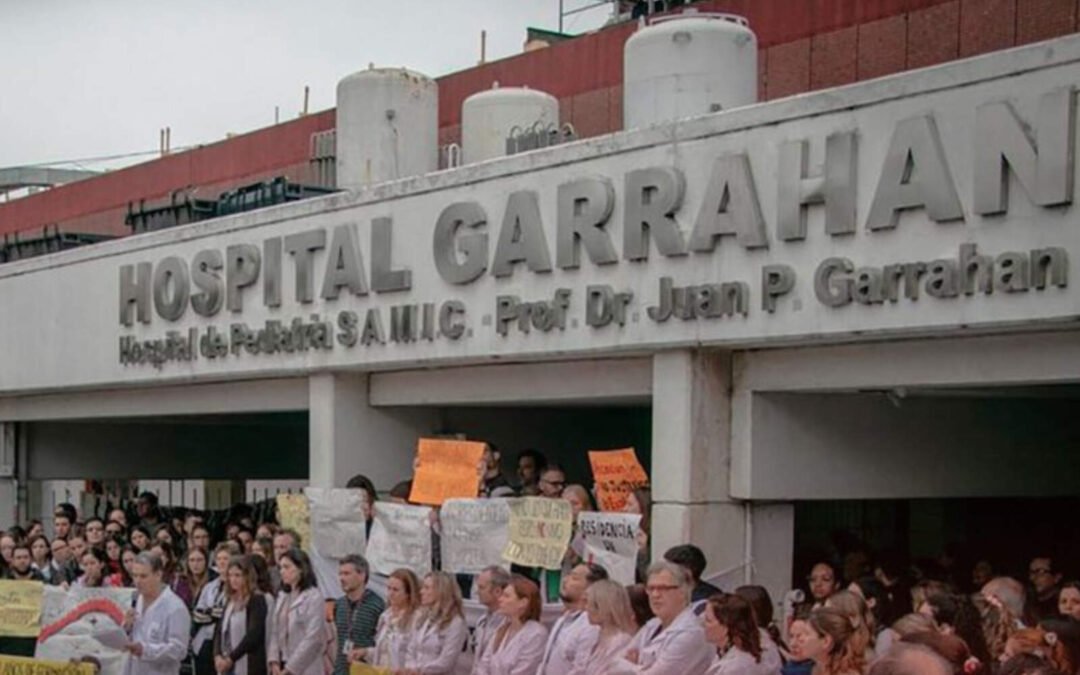 Tras la asamblea del Garrahan, los gremios rechazaron el aumento del 63% a los médicos