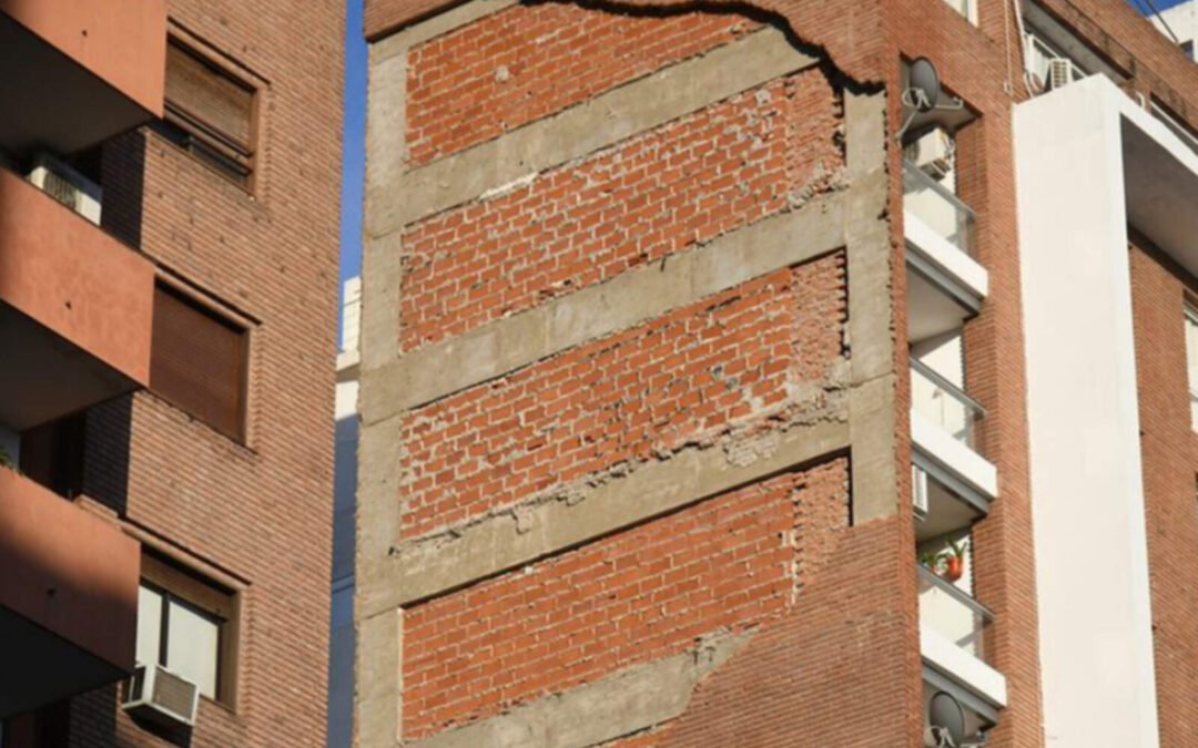 Córdoba: inicia demolición controlada tras trágico derrumbe en barrio Güemes