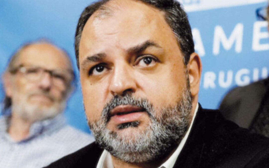 El frenteamplista de ultra izquierda Charles Carrera fue imputado por corrupción
