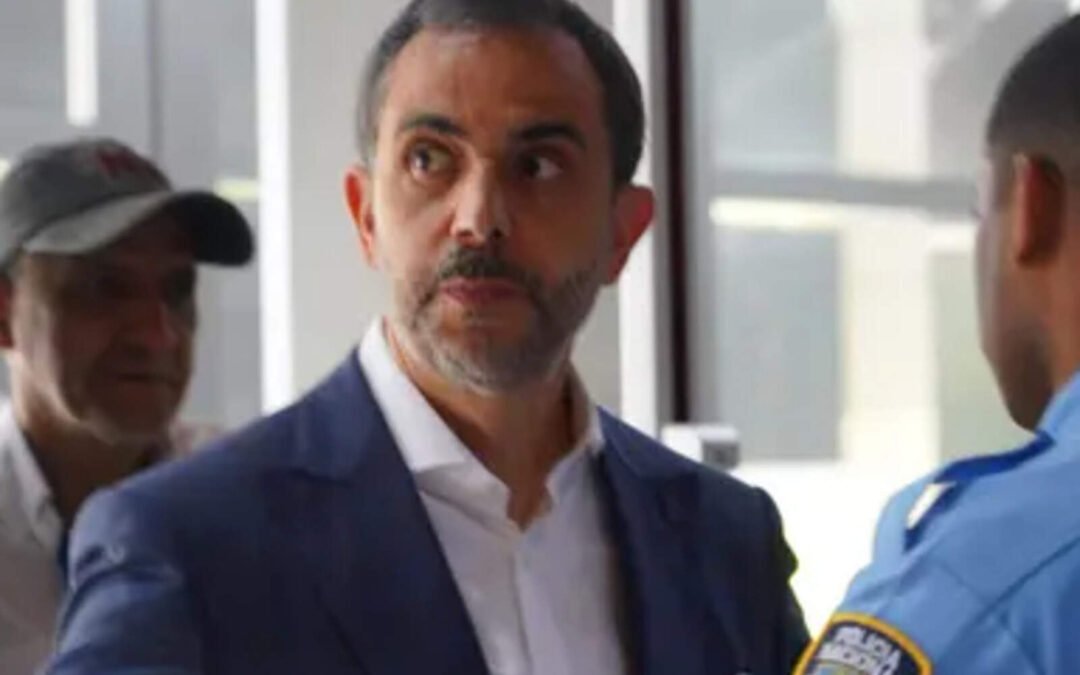 Antonio Espaillat acude a la Procuraduría acompañado de su abogado y familiares