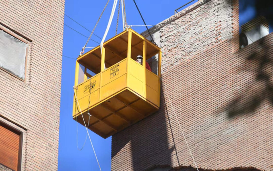 A un mes del derrumbe en Córdoba, sigue la demolición y las pericias judiciales