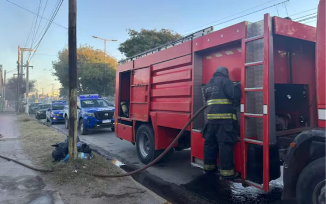 Tres personas heridas tras incendios en una vivienda y un taller en Córdoba