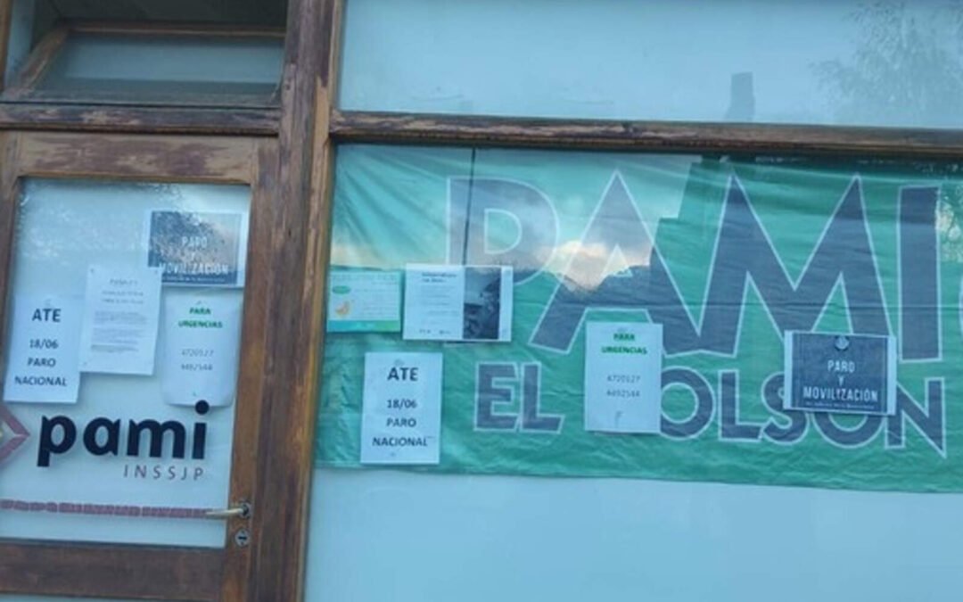 Kirchneristas tomaron una sede del PAMI en El Bolsón para protestar por Cristina
