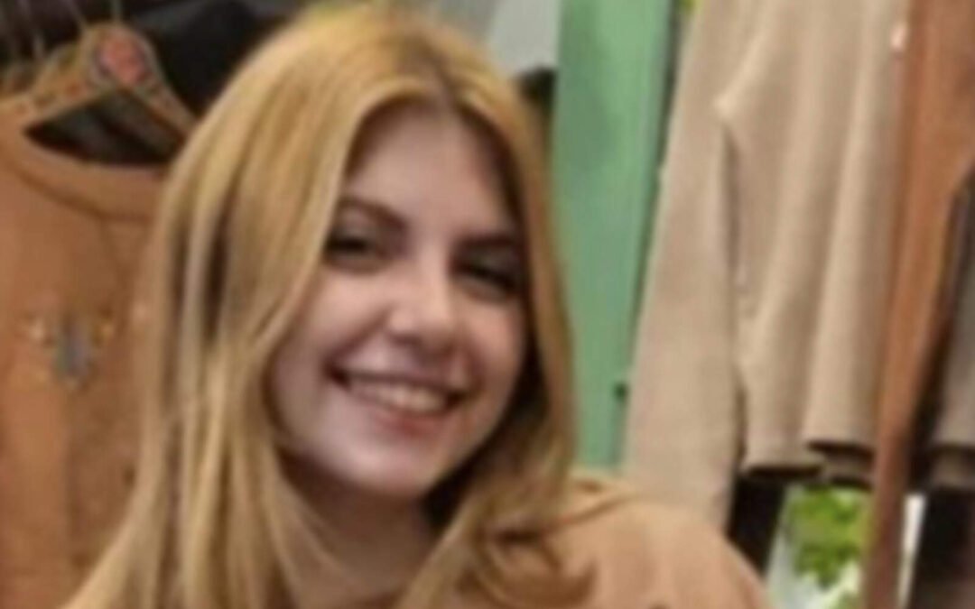 Quién es Mili, la joven que empapeló la ciudad para llamar la atención de Adrián Suar