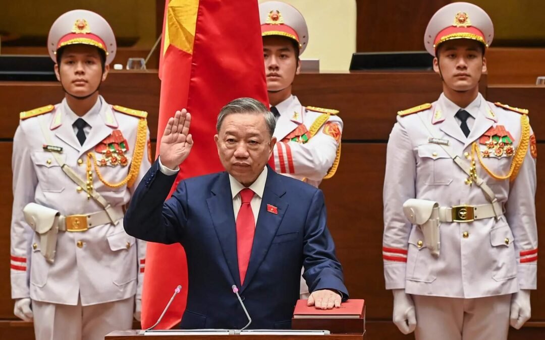 El Partido Comunista de Vietnam echará a casi 80 mil empleados públicos