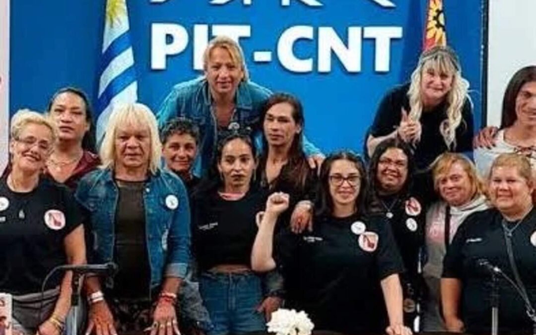 Escándalo en la Intendencia de Montevideo: trabajadoras sexuales pintan uñas