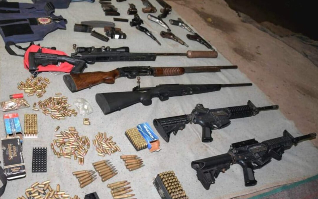 Córdoba: operativo contra una banda narco dejó ocho detenidos y un arsenal incautado