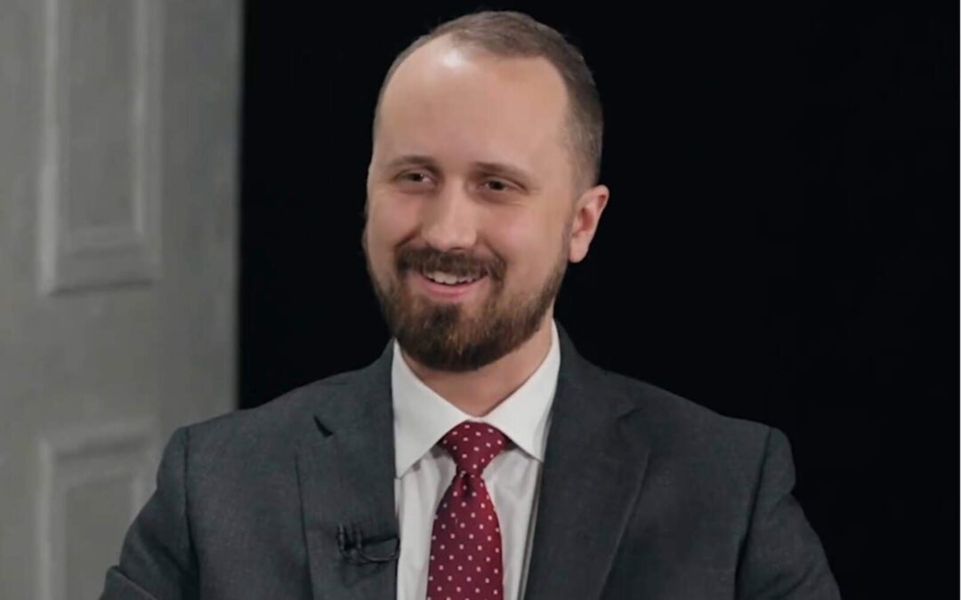 El twittero que Hillary Clinton metió preso quedó en libertad